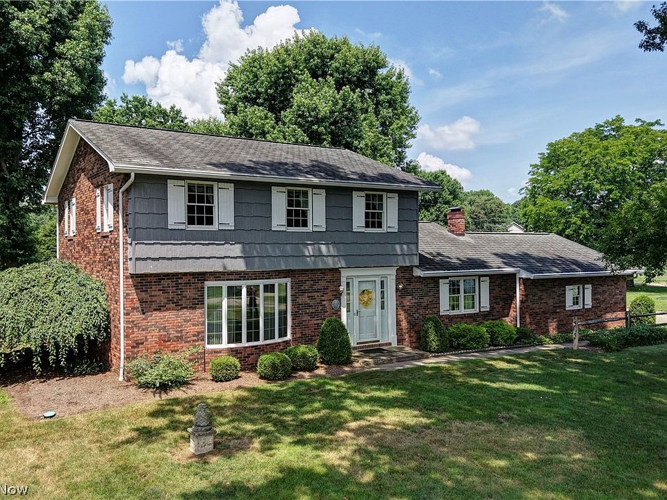 1st image of 966 College Dr SE