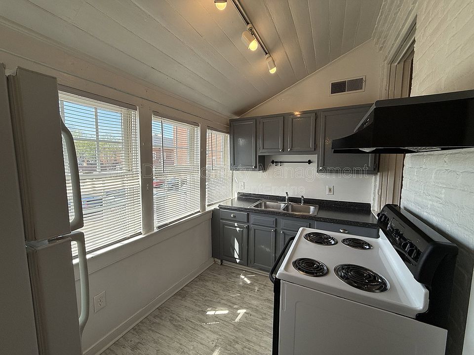 1st image of 604 Caroline St #2