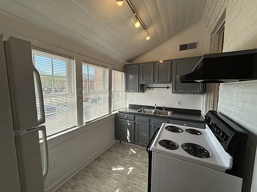604 Caroline St #2 Photo 1