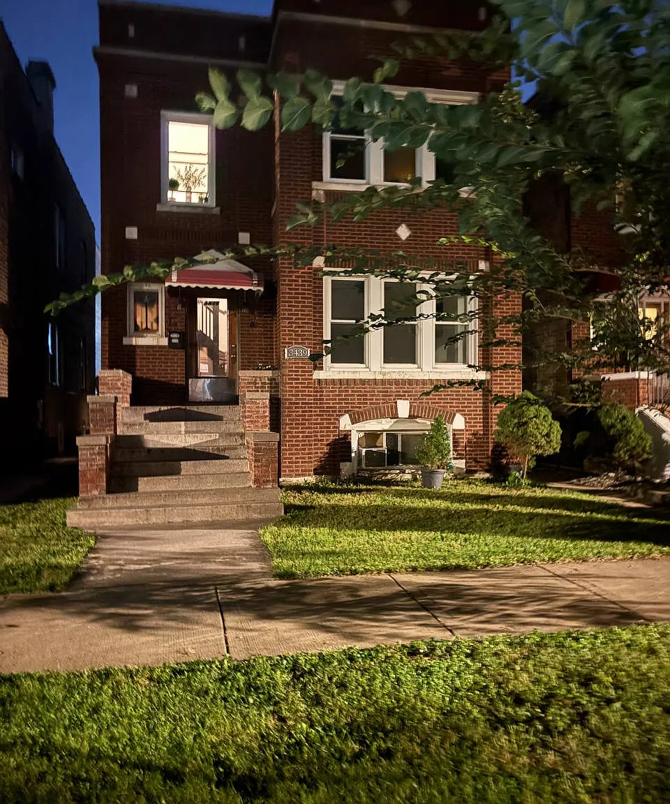 2 bed, 1100 sqft, $2,100 — Photo 1