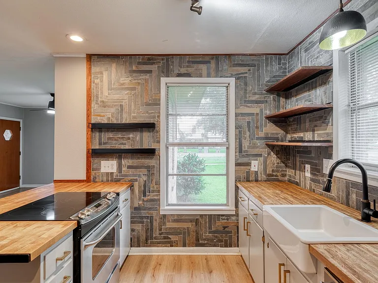 707 N Main St — Photo 12