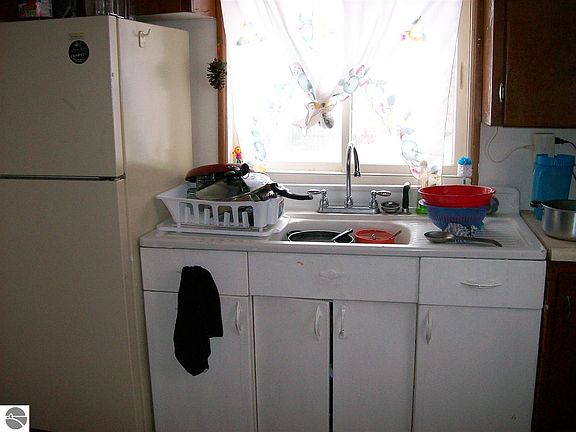3rd image of 220 S 7th St