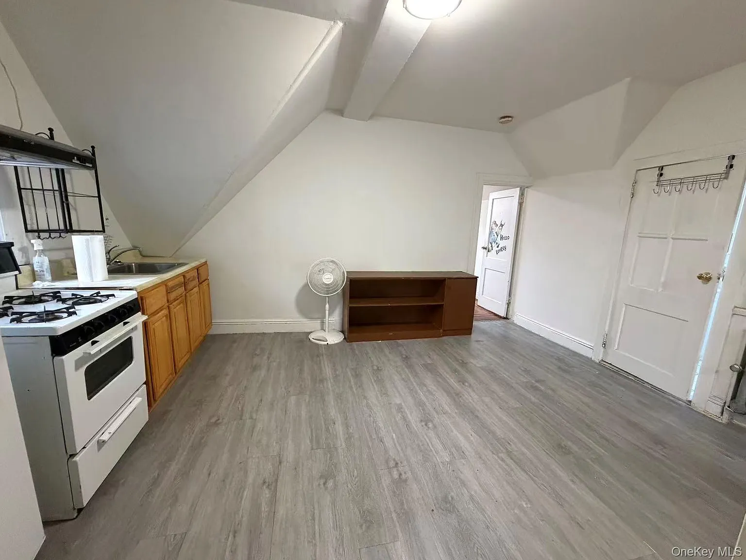2 bed, 1.0 bath, 800 sqft, $2,200 — Photo 2