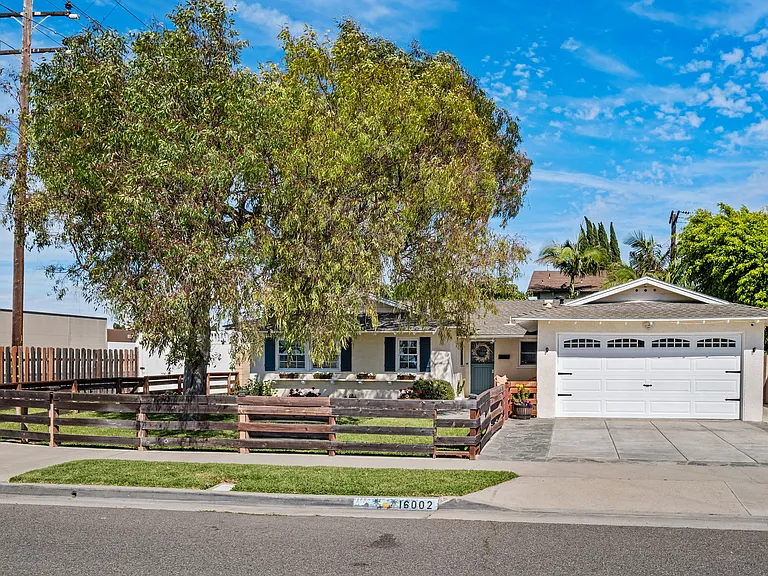 16002 Warren Ln — Photo 72