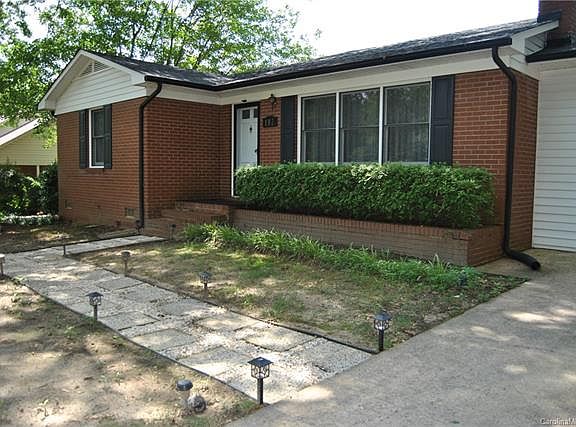 2nd image of 102 General Stonewall Jackson Dr