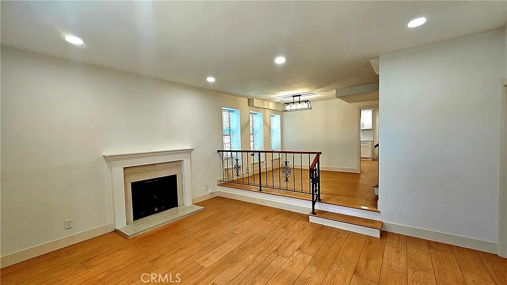 3 bed, 2.5 bath, 1500 sqft, $3,700 — Photo 2