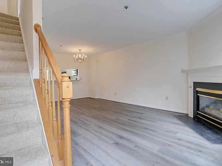 3050 S Glebe Rd — Photo 17
