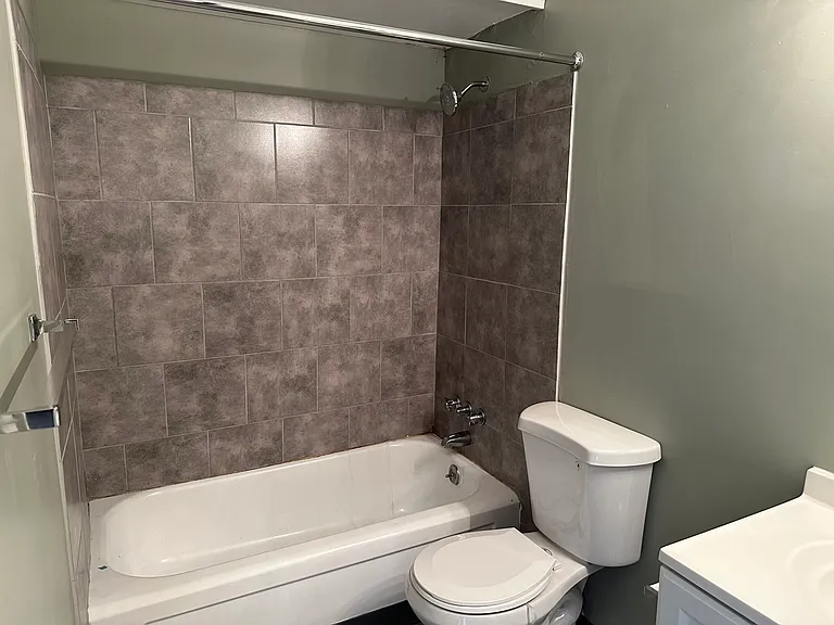 401 Smith St #A9 — Photo 6