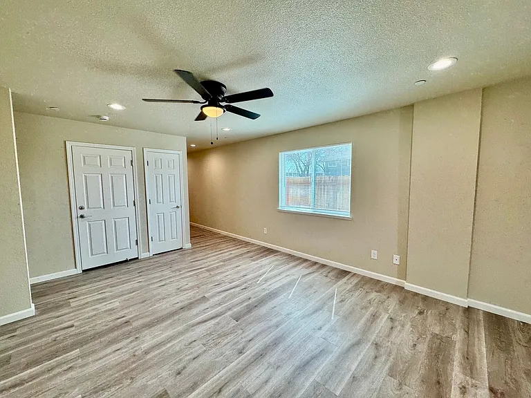 677 Illinois Ave #1 — Photo 5
