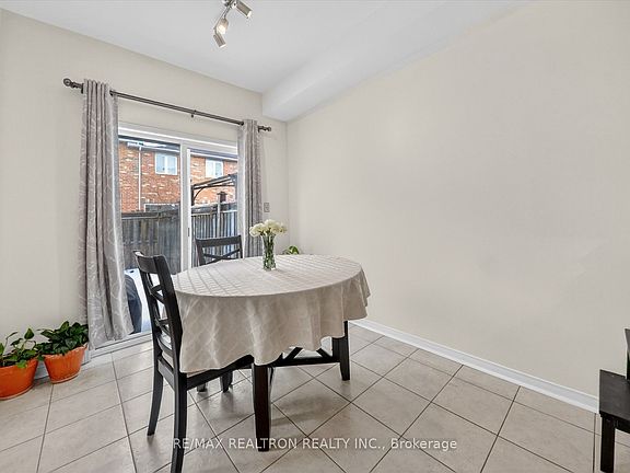 4th image of 8 Hickman Rd