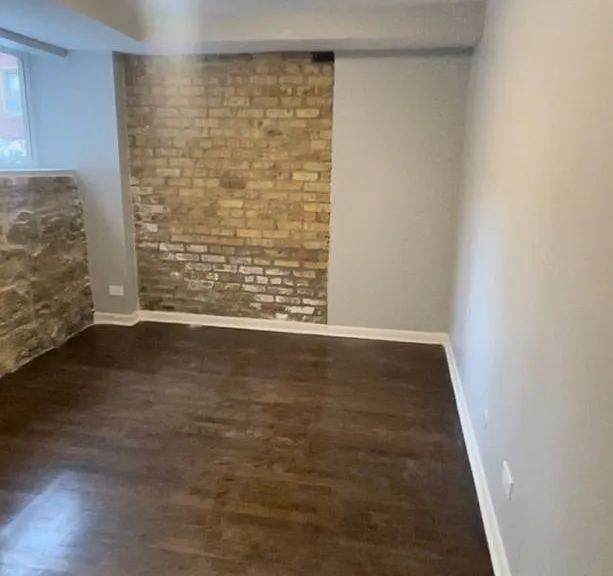 853GA W Barry Ave — Photo 4