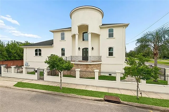 5701 Cartier Ave