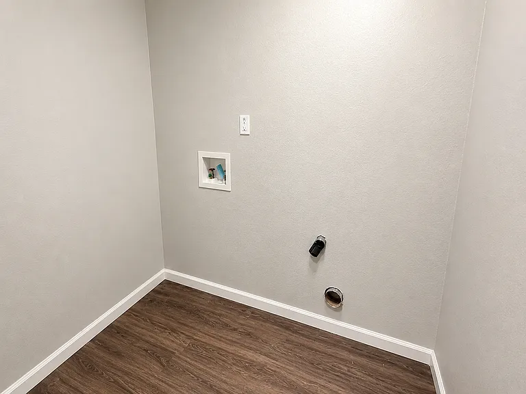 2722 Shalimar Dr — Photo 12