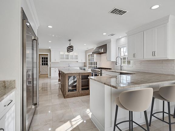 4th image of 2072 Kirby Rd