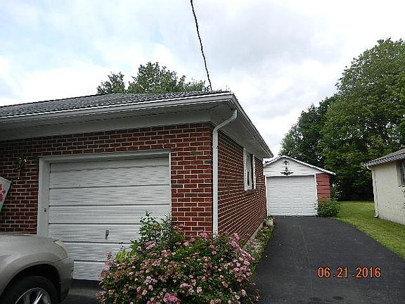 3rd image of 213 Fayette Ave