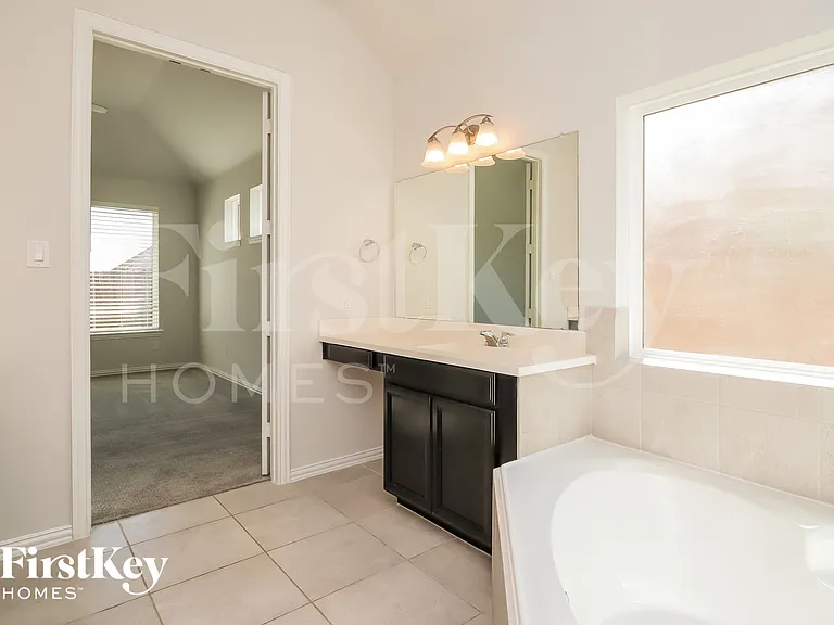 24323 Huntcliff Dr — Photo 11