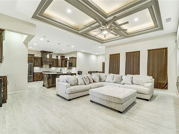 2nd image of 3804 Spanish Oak Dr