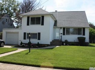 2832 Colonial Ave, Merrick, NY 11566