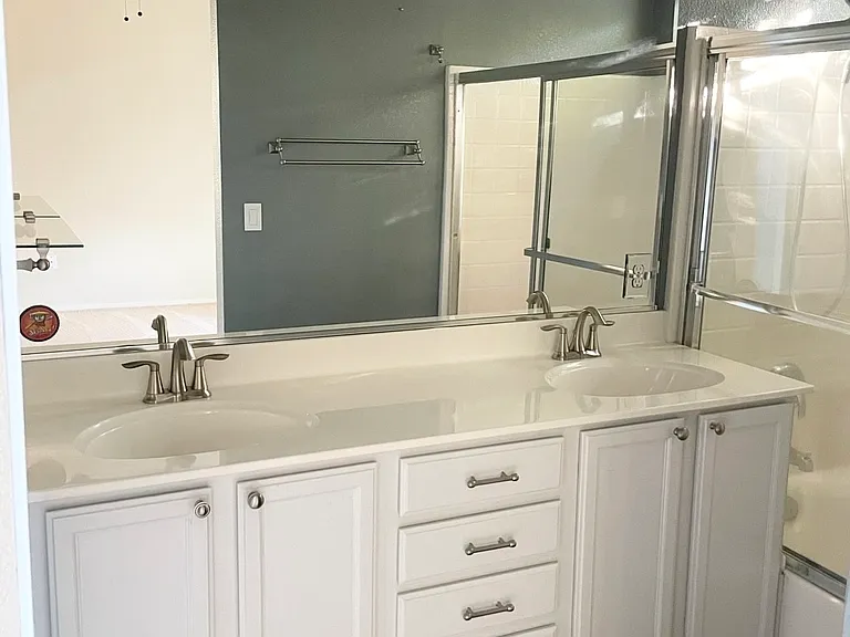 537 Farridge Dr — Photo 15