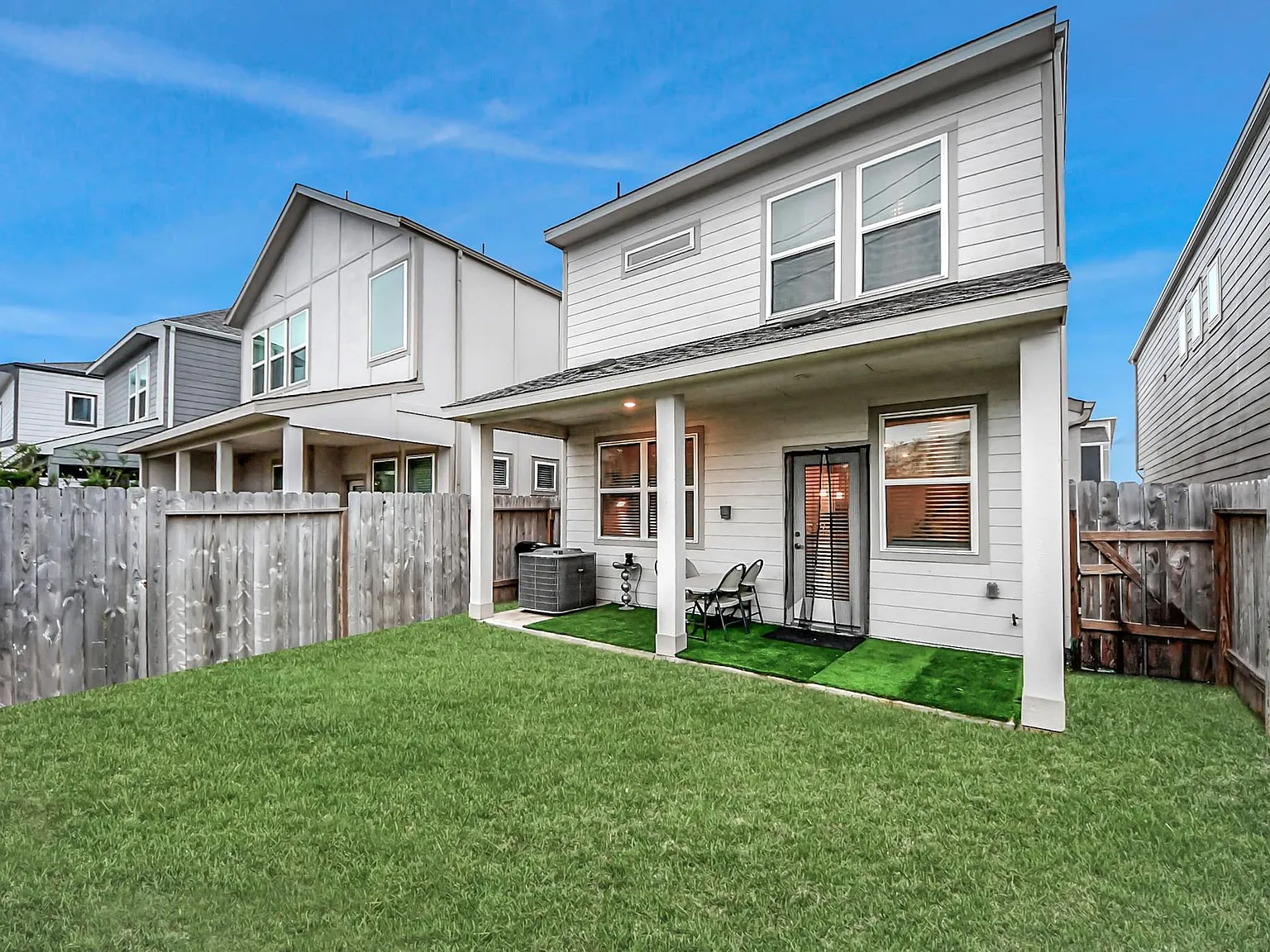 3 bed, 2.5 bath, 1577 sqft, $2,600 — Photo 3