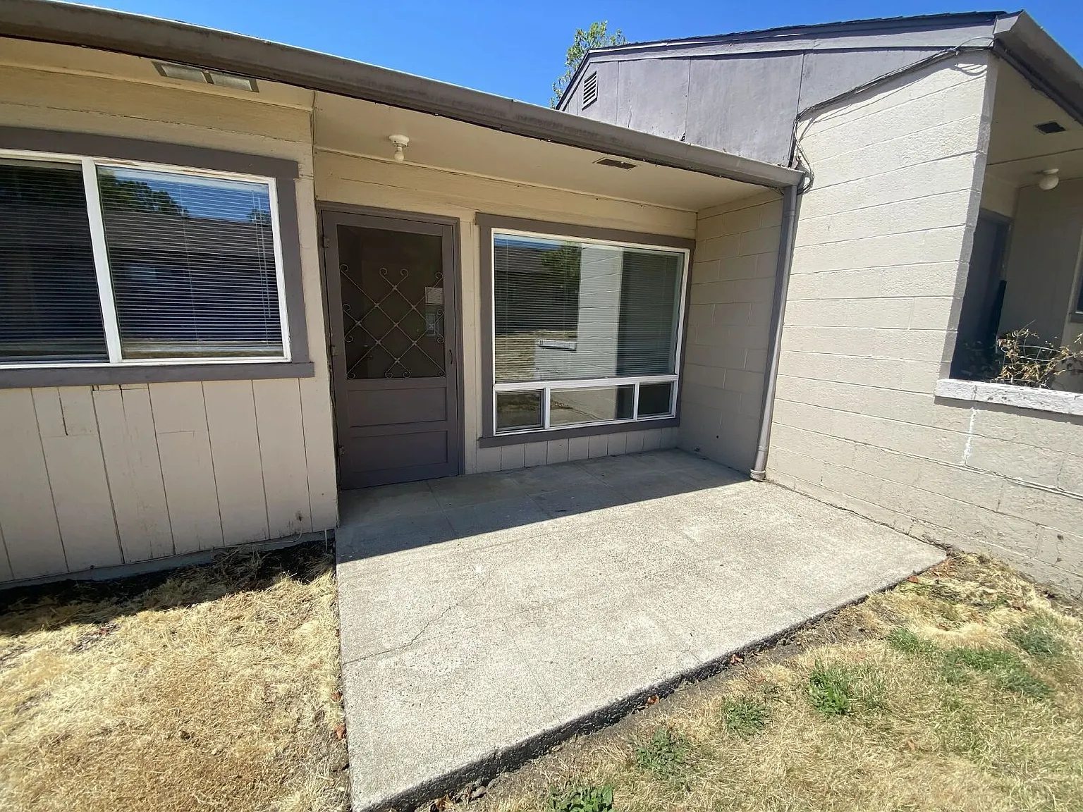 2 bed, 1.0 bath, 866 sqft, $1,200 — Photo 2