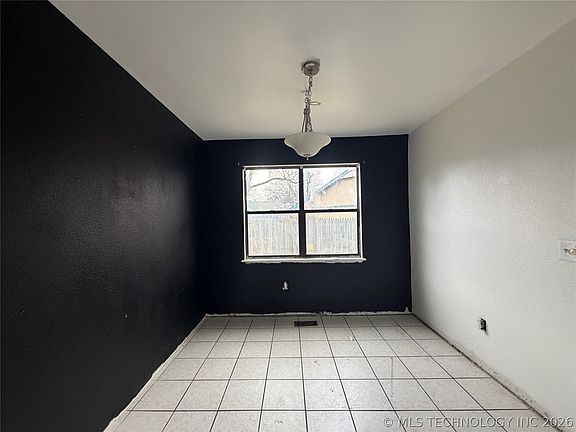 5th image of 2309 W Jackson St