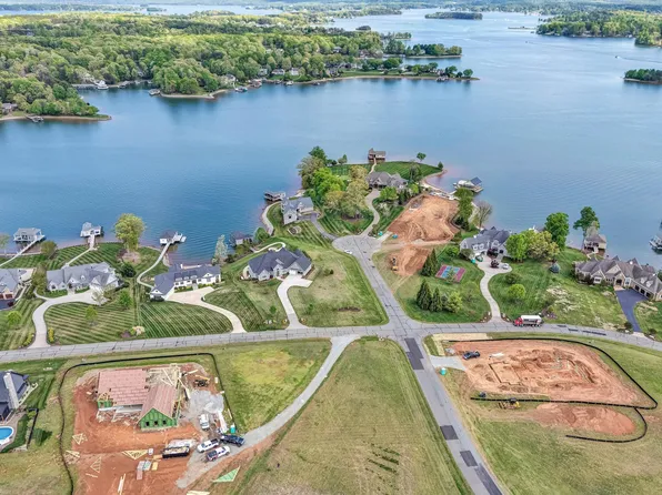 33 Harbour Crossing Dr, Moneta, VA 24121