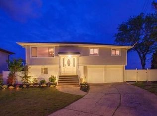 2973 Charlotte Dr, Merrick, NY 11566