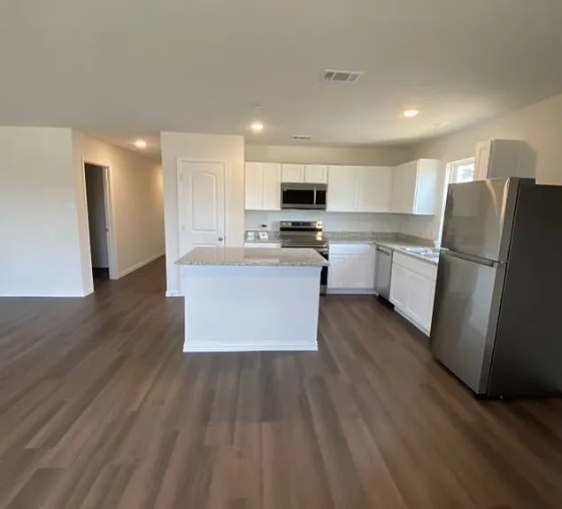 413 E Hull St — Photo 24