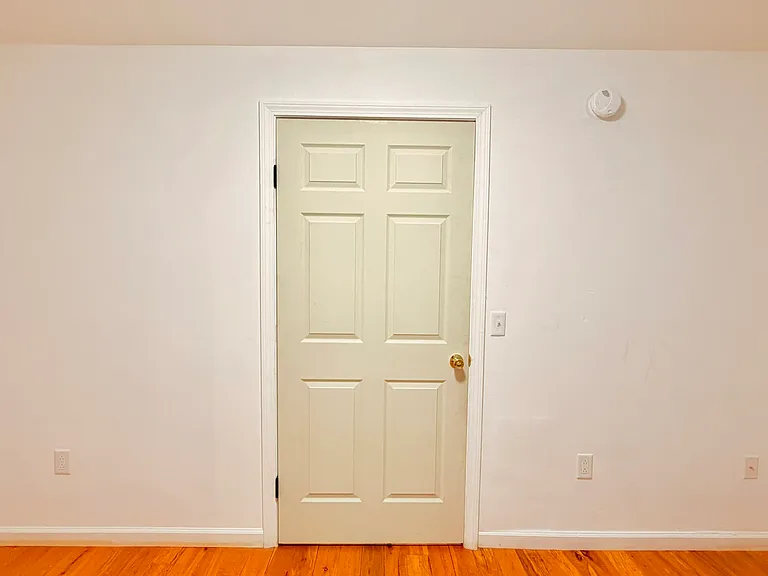 325 Main St #E — Photo 14