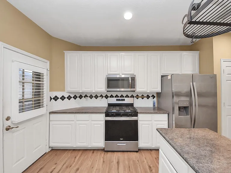 23003 Governorshire Dr — Photo 22