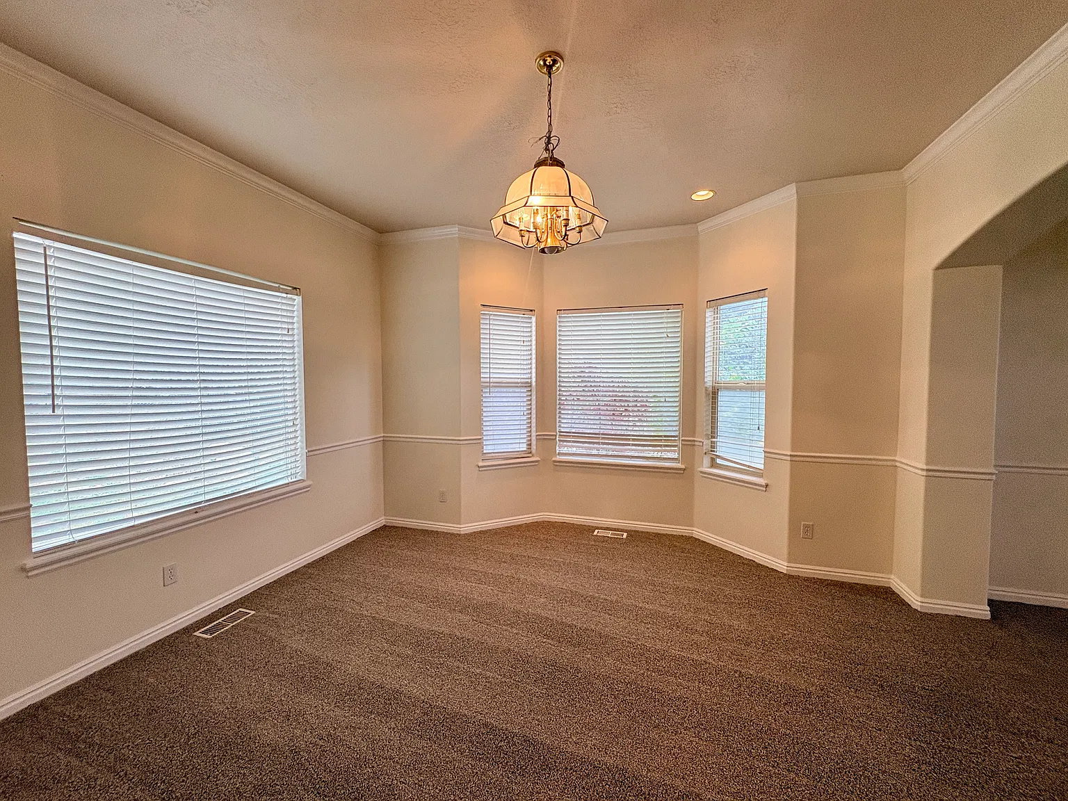 4 bed, 2.5 bath, 3161 sqft, $3,750 — Photo 4