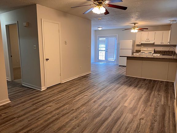 4th image of 816 Fisher Ferry St #B