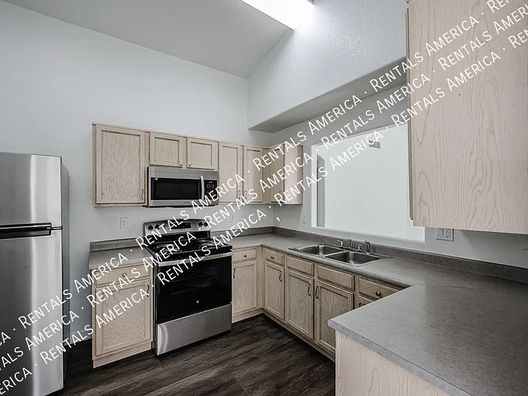 12731 W Sharon Dr — Photo 8