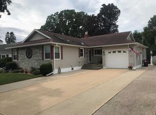 909 8th Ave NE, Rochester, MN 55906