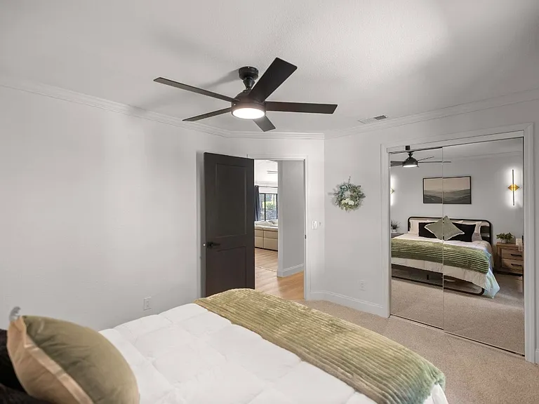 250 E Hartford St — Photo 14