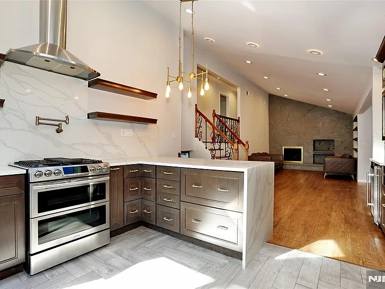 69 Pittis Ave — Photo 13