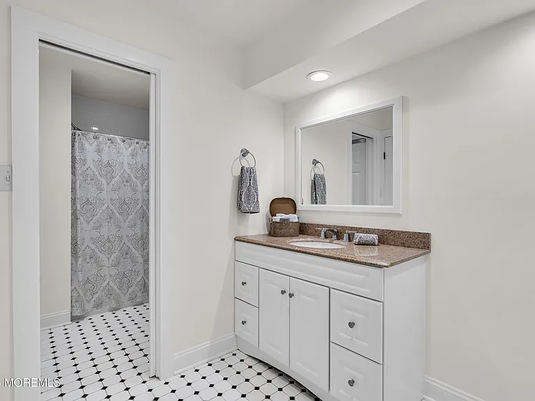 34 Lexington Ct — Photo 18