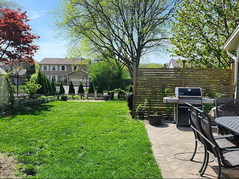 301 Oakbrook Ct — Photo 24