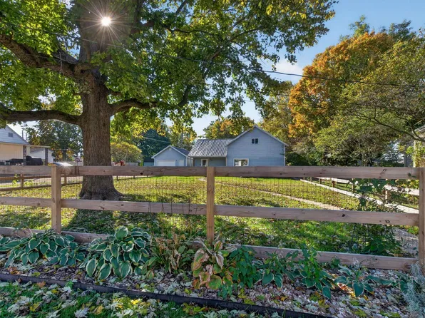 605 E Jackson St, Flora, IN 46929