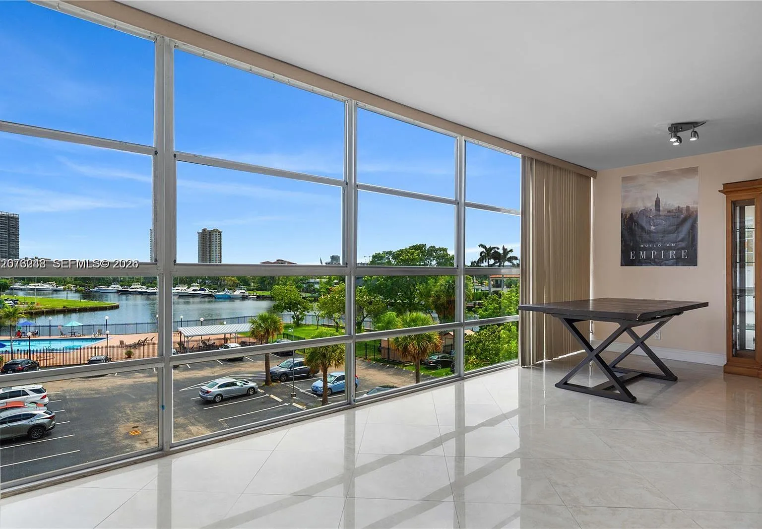 Desoto Park Condo — Photo 3
