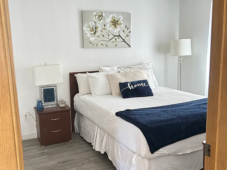 Maverick Apartments — Photo 6