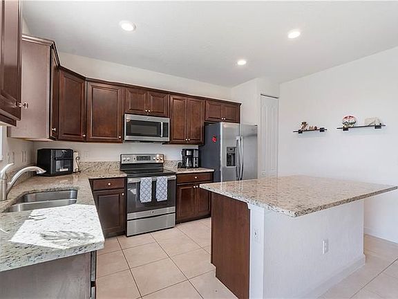 5th image of 13025 Anthorne Ln