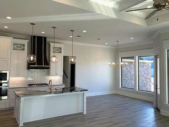 4th image of 255 Donna Ln