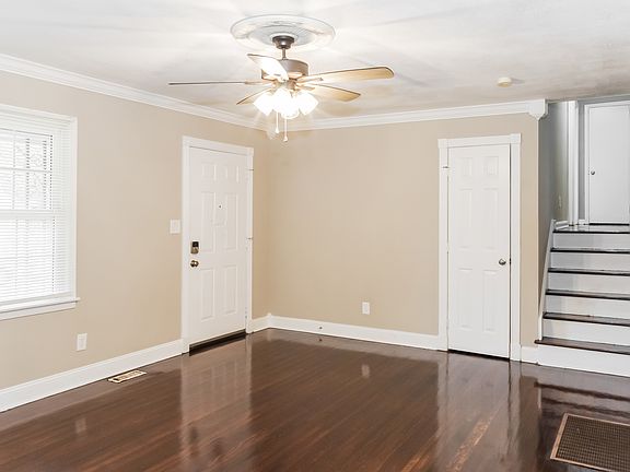3rd image of 3463 Darlene Cir NW