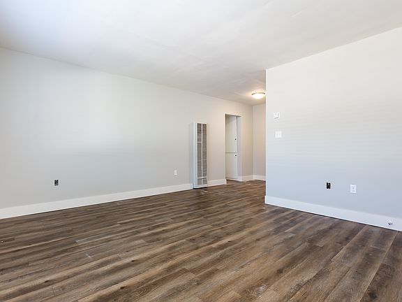 3rd image of 326 E Division St #326