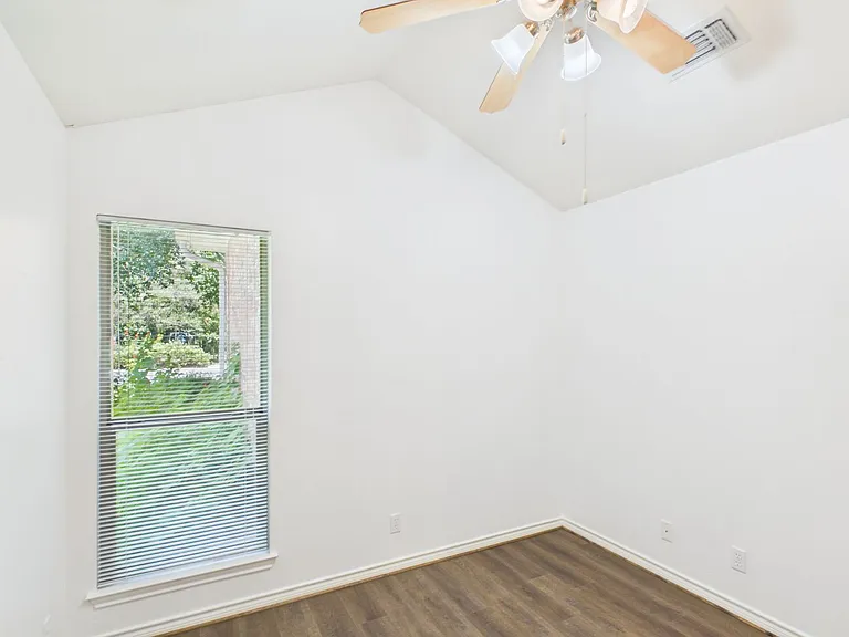 1721 Cherrywood Dr — Photo 23
