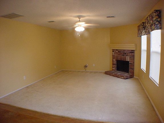4th image of 4406 Courtside Dr