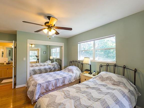 4th image of 111 N Burlingame Ave