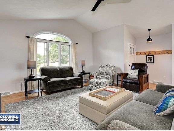 3rd image of 238 Lakeshore Dr